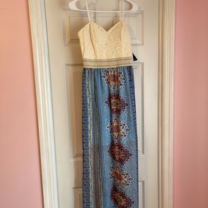Cute NWT Maxi Dress (Juniors)